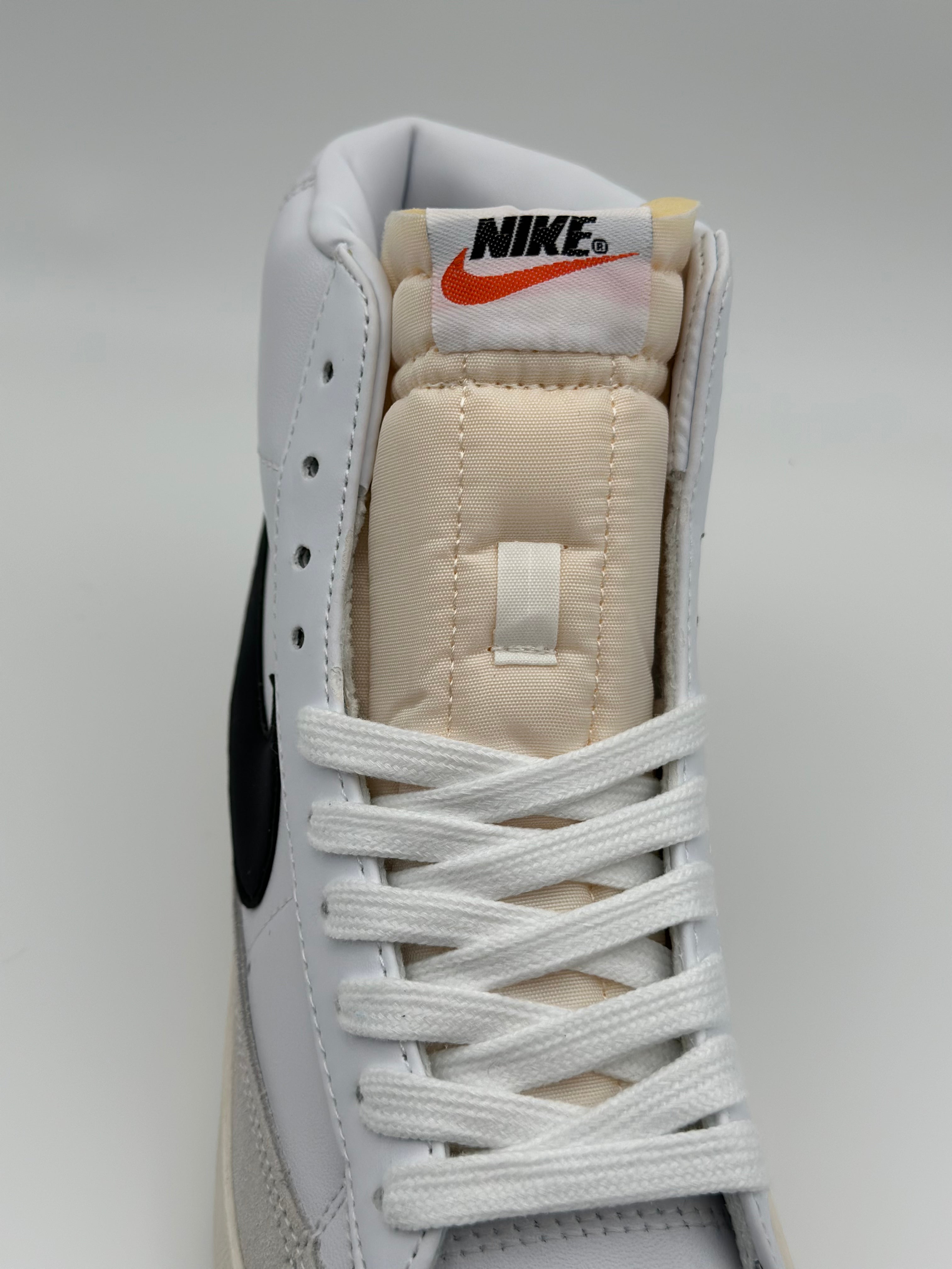 Nike Blazer Mid 77 "White Black"