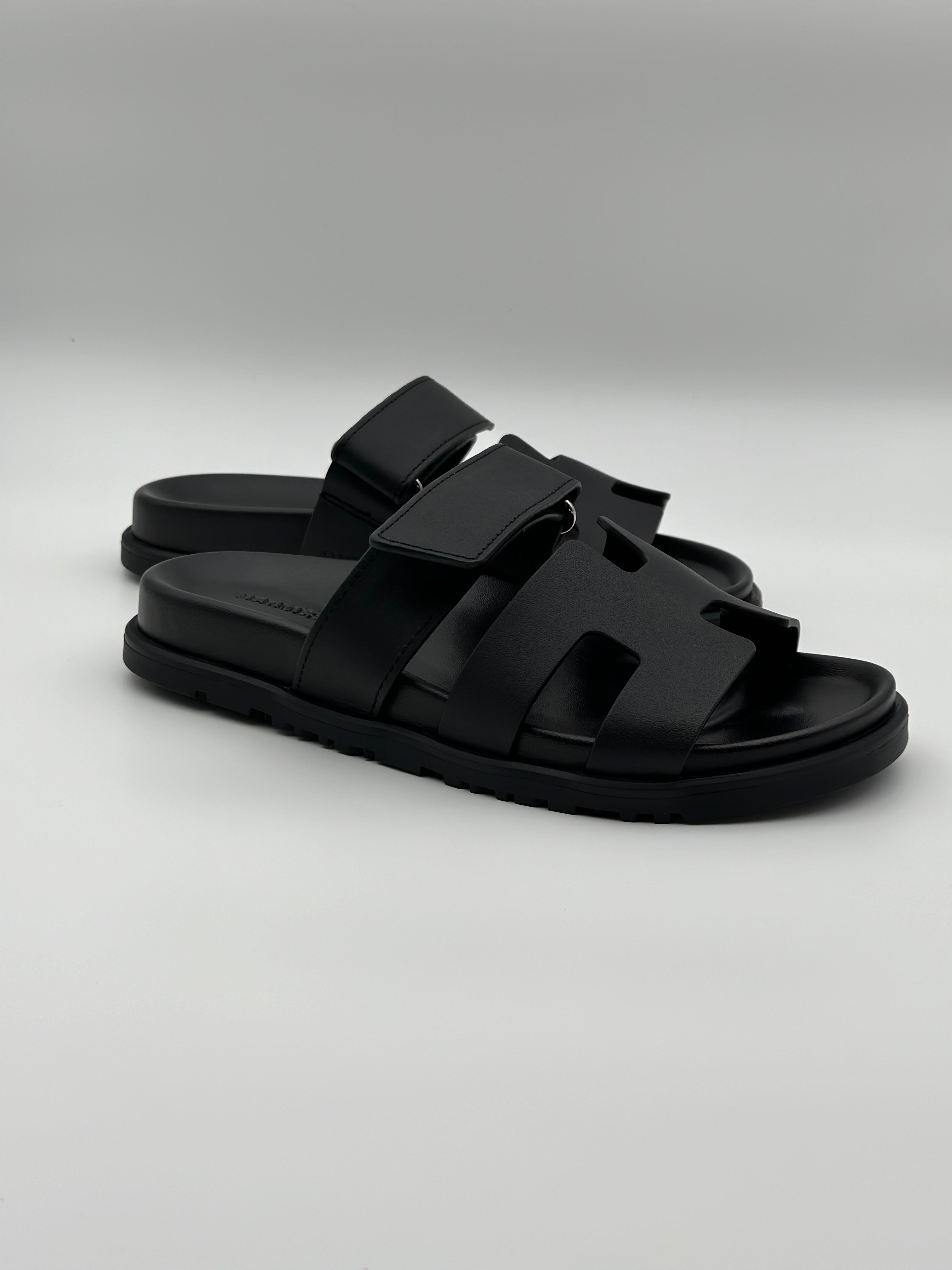 Hermes Chypre sandal " Black "