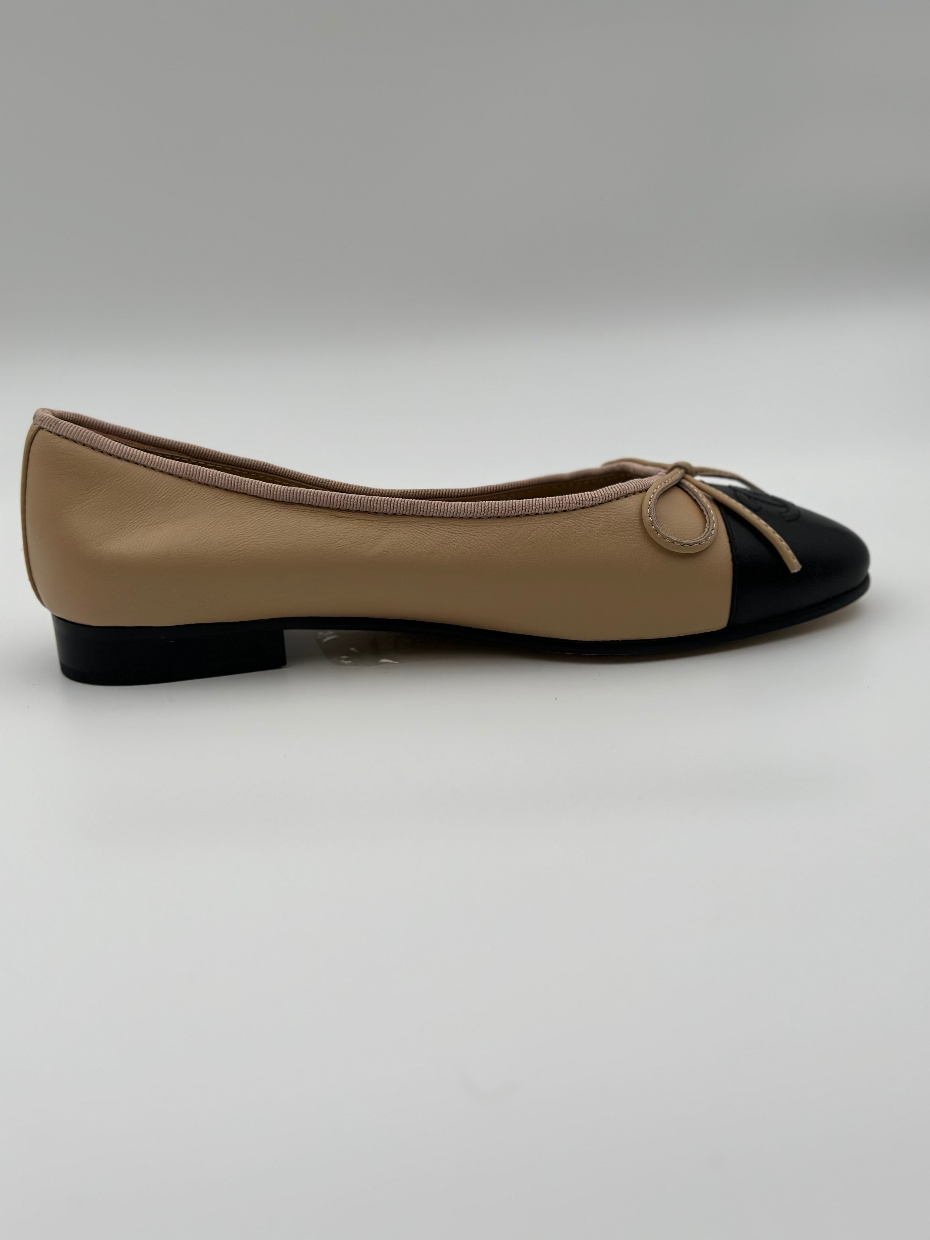 CHANEL Lambskin ballerina flats " beige / black "