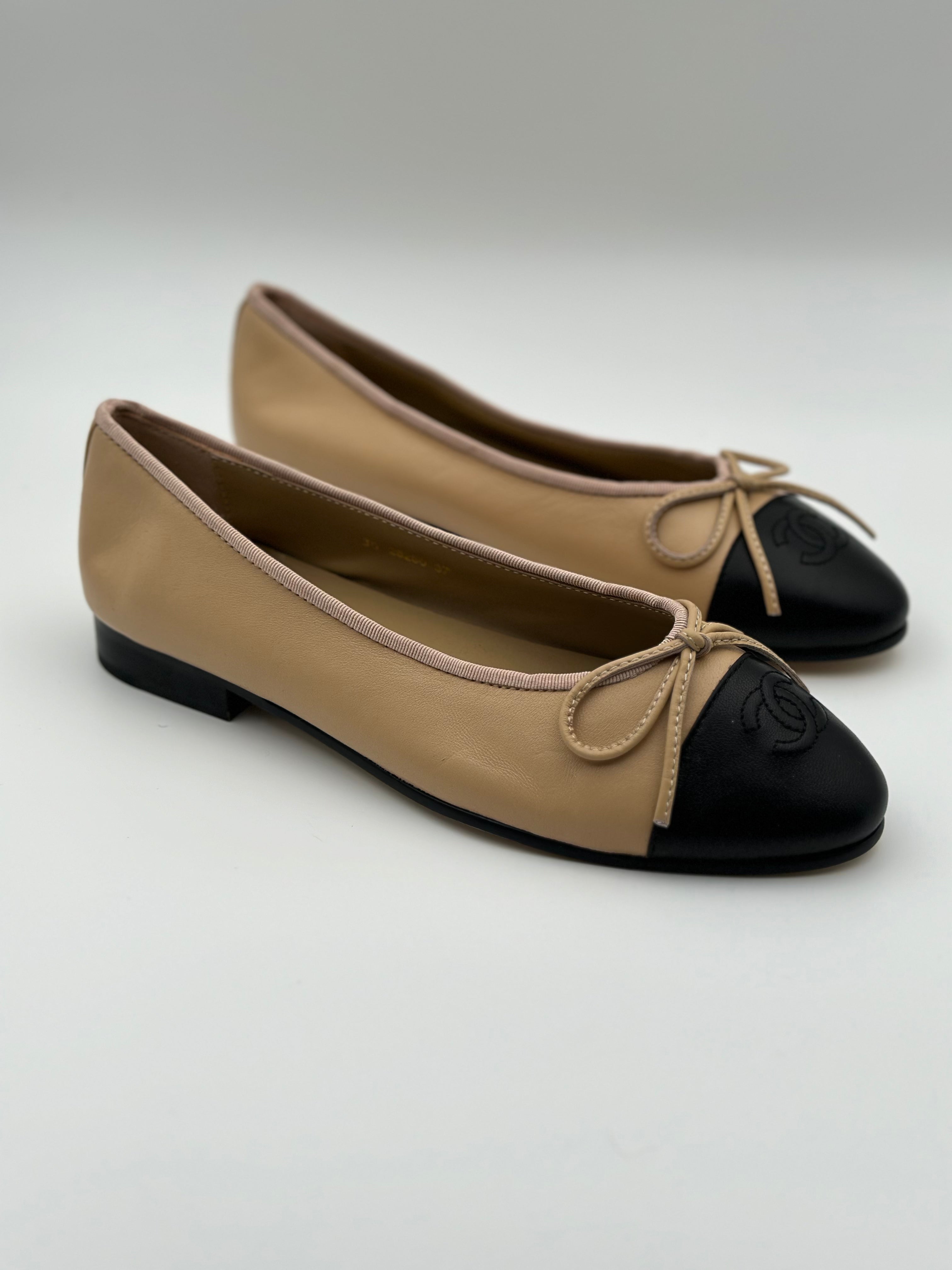 CHANEL Lambskin ballerina flats " beige / black "