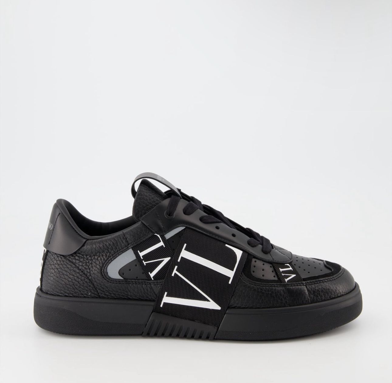 Valentino Garavani "Black"